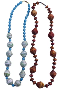Lote De Colección De 2 Collares Con Cuentas Artesanales Envueltos En Papel Multicolor - Ambos 24" - Imagen 1 de 3