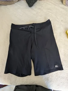Quick Silver Super Seide Boardshorts schwarz Kordelzug Reißverschlusstasche 30" Maße 32" - Bild 1 von 14