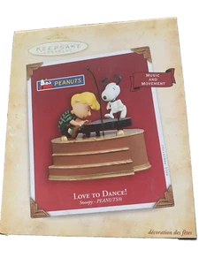 2004 HALLMARK Peanuts Gang SNOOPY Magic Ornament LOVE TO DANCE Music & Movement - Picture 1 of 7