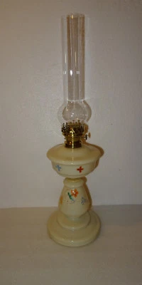 ANCIENNE LAMPE 19 ème EN OPALINE DECOR DE FLEURS EMAILLEES AVEC SON VERRE - Photo 1/4
