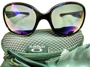 OAKLEY DRIZZLE POLARIZED SUNGLASSES RASPBERRY SPRITZER / BLUE 61/16 127 - Picture 1 of 10