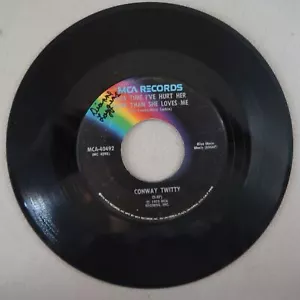 CONWAY TWITTY THIS TIME I'VE HURT HER MORE THAN SHE LOVES ME VINYL 45 VG 1-13 - Picture 1 of 2