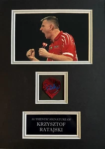 Krzysztof Ratajski Firmado a Mano Montado en Vuelo Foto Exhibición Dardos Autógrafo 1 - Imagen 1 de 1