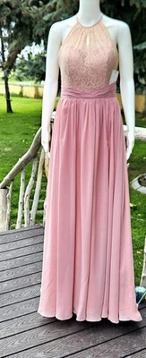 Vestido formal de renda e chiffon forrado rosa blush. Tamanho 8 - Imagem 1 de 4