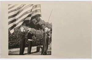 Trompetas de soldados postales del ejército de Estados Unidos bandera estadounidense RPPC - Imagen 1 de 2