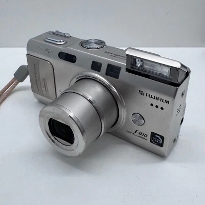 Fujifilm FinePix F810 Compact Digital Camera Widescreen Pop up Flash w/ Charger - Image 1 of 4