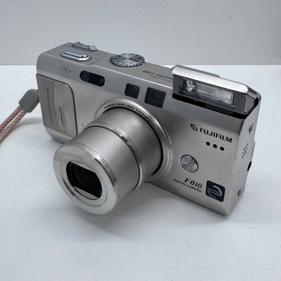 Fujifilm FinePix F810 Compact Digital Camera Widescreen Pop up Flash w/ Charger - Image 1 of 4