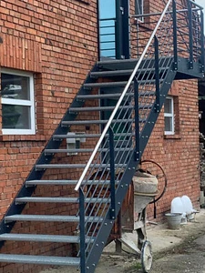 3,1m Podest Treppe Stahltreppe Wangentreppe Eingangstreppe Pulverbeschichtet - Bild 1 von 10
