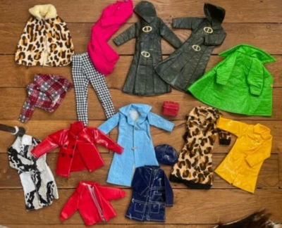 Lot de manteaux vintage pour les poupées mannequin Petra et clone de Barbie - Photo 1/3
