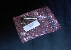 NEU Amphenol RF Corporation 082-6504 RF Adapter - Bild 1 von 4