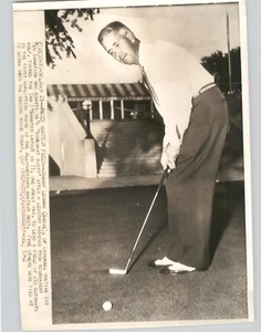Icono de GOLF Johnny Lehman Practice Put Chicago Deportes De Colección 1942 Foto de Prensa - Imagen 1 de 2