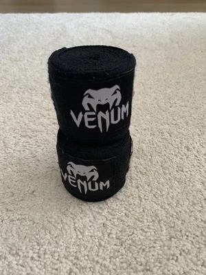 Envolturas de manos de boxeo de algodón elástico Venum Kontact negras de 4,5 m Foto 1 de 2