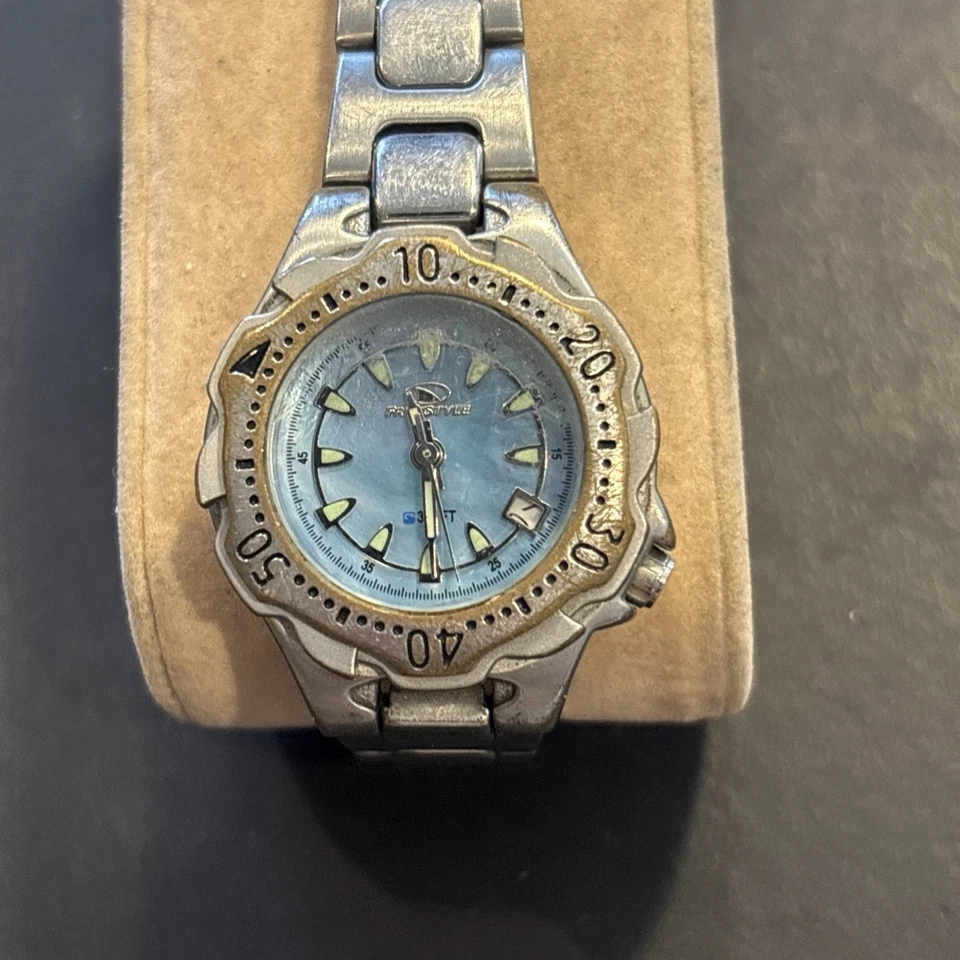 Reloj estilo libre Q73 para mujer único esfera azul 28 mm sin probar como está *** Foto 1 de 1