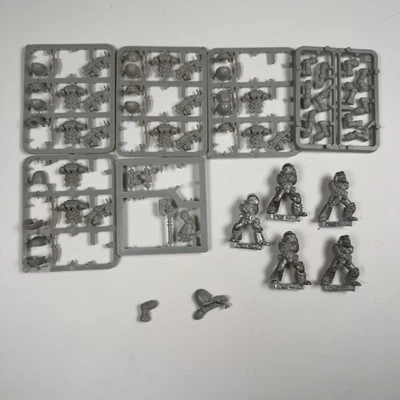 Vintage Games Workshop 40K Space Wolves Marines 1992 With Accessories Sprues - Image 1 of 4