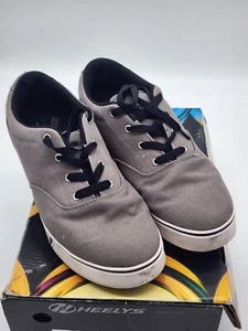 Top basso stringato Heelys Launch uomo tela grigio taglia 12 ruote 770157M - Foto 1 di 15