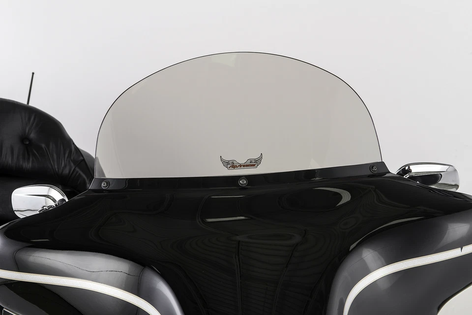Slipstreamer 10 in. Smoke Replacement Windshield For V-Twin S-135-10 - Изображение 1 из 1