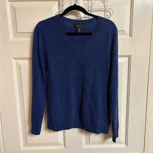 Tahari 100% 2-Ply Cashmere Classic Fit V-Neck Light Weight Sweater - Picture 1 of 5
