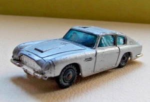VINTAGE HUSKY JAMES BOND'S ASTON MARTIN - Picture 1 of 17