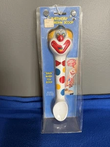 Pagliaccio Vintage Buon Compleanno Gelato Scoop Canto NUOVO IN CONFEZIONE - Foto 1 di 4