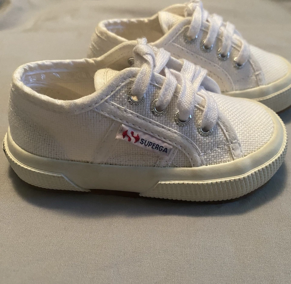 Tênis Superga infantil 22/EUA 6 branco 2750 clássico lona lavável com cadarço infantil - Imagem 1 de 4