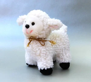SCHAF LAMM mit goldenem Band 20 cm Kuscheltier Stofftier Plüschtier - Bild 1 von 3