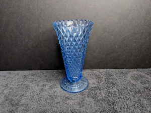Jarrón de flores vintage de vidrio azul real estilo Indiana Diamond Point 8" de alto - Imagen 1 de 5