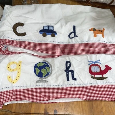 Pottery Barn 儿童动物字母 ABC 婴儿红色格子婴儿床或幼儿床裙 — 第 1/3 张图片