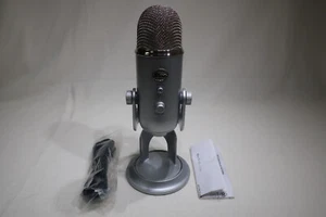 Microphone USB Yeti bleu en argent, base et câble de connexion - Photo 1/10