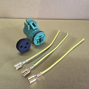 3 Pins Alternator Connector Plug fits Toyota Daihatsu Denso 90980-11491 - Picture 1 of 4