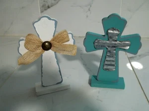 GREENBRIER INTL. Wood Painted Crosses, Lot of 2, Metal and Raffia Accents - Picture 1 of 3