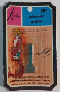 NOS Vintage Scissors Guide Made in Japan for Accurate Cutting of Fabric Strips - Picture 1 of 2