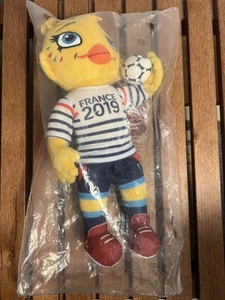Frauen Fußball WM Frankreich 2019 - Maskottchen Peluche Plüsch - Ettie - Neu mit Etikett! - Bild 1 von 2