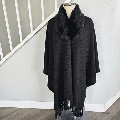 Poncho Saks Fifth Avenue capa de piel sintética envolvente negro talla única Foto 1 de 4