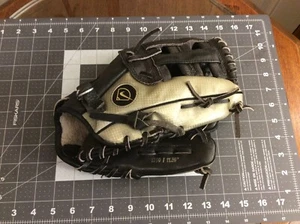 Nike Kaos Max 1150 11.5” Youth Baseball Glove Black Silver Right Hand Throw RHT - Picture 1 of 6