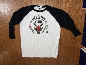 Camiseta Retro Hellfire Club NETFLIX Stranger Things Talla XL Manga Larga (27) - Imagen 1 de 3