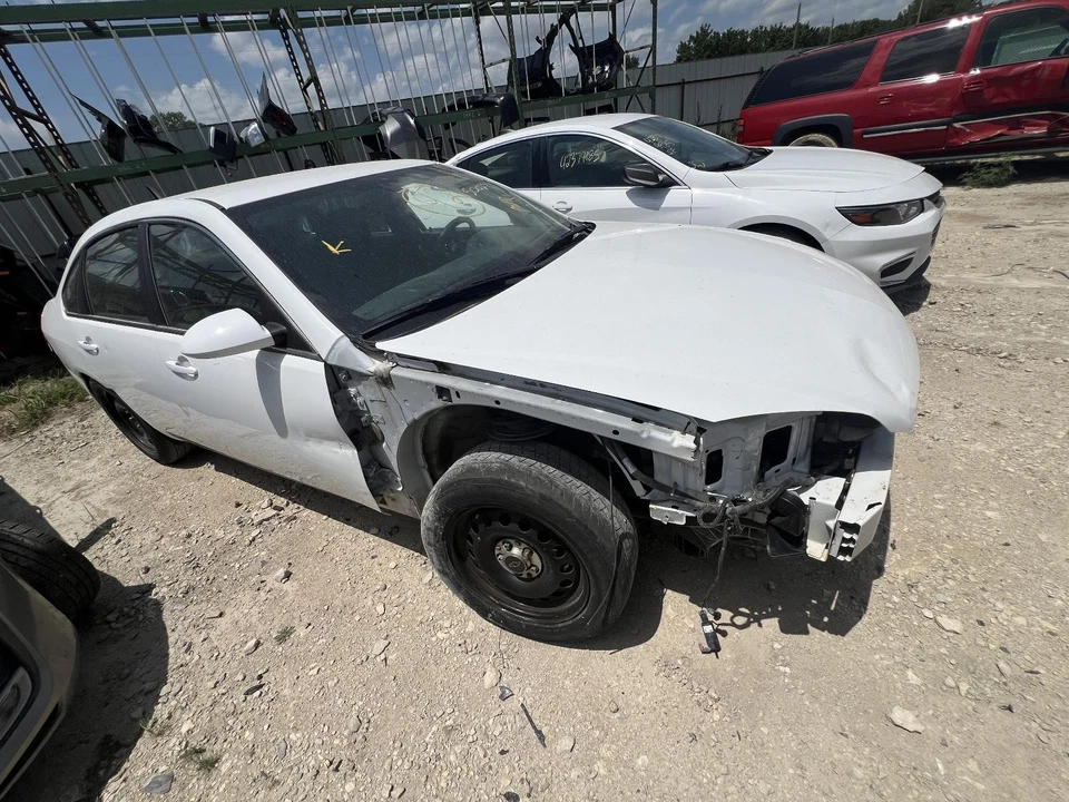 Used Front Left Door Interior Trim Panel fits: 2016 Chevrolet Impala  Grade A - Imagem 1 de 4