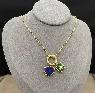 Collar Cuadrado y Corazón Esmalte Tory Burch Verde y Azul💚💙 Foto 1 de 4