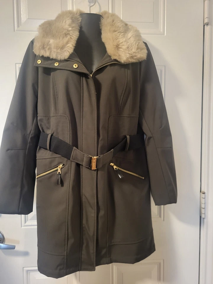 Abrigo Via Spiga, longitud media, talla grande, verde oliva, cuello de piel sintética extraíble Foto 1 de 4