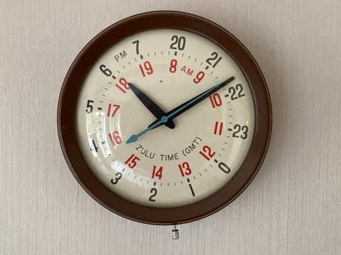 Rare Vintage General Electric Wall Clock with Zulu Time 10" Plug In 2008A USA GE Cover