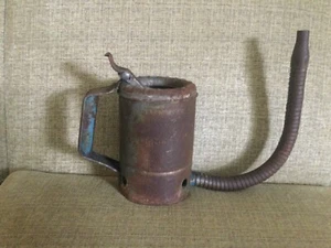 Old Antique Quart Oil Can. Rusty, some blue paint noticeable.  - Picture 1 of 4