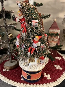 2088🌟Vintage Christmas Holiday Bottle Brush Tree PIXIE ELVES Elf Wind-Up 15” - Picture 1 of 14