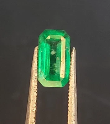 1+ CT Top Quality Vived Green Color Emerald Loose Gemstone From Swat Valley - Image 1 of 4