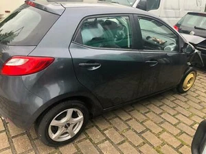 Schlachtfest Mazda 2 DE 55KW Motor Getriebe Teile Tür  - Picture 1 of 3