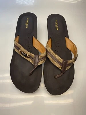 Sandalia de cuña Coach marrón con tanga para mujer talla 10 Foto 1 de 4