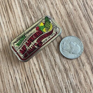 Mini lata lamiendo labiales hidratante Village 1978 vintage bálsamo punzón tropical - Imagen 1 de 3