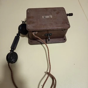 ANCIEN TELEPHONE MURAL en BOIS à MANIVELLE BURGUNDER modèle 1910 a completer - Picture 1 of 9