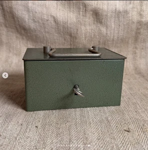 Bron Vintage Safe - Sparschwein mit Schlüssel. Ein praktisches und elegantes Stück für Stori - Bild 1 von 13