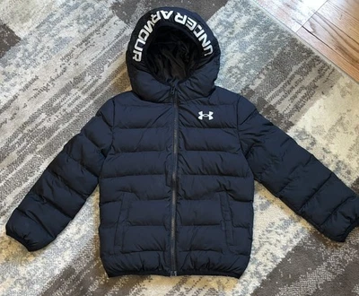 Chaqueta acolchada Under Armour Pronto con capucha negra talla 6 ¡USADA EN EXCELENTE ESTADO! Peso medio $88 Foto 1 de 4