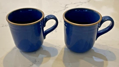Juego de 2 tazas de café Noritake de gres madera azul oscuro con borde marrón usado en excelente estado Foto 1 de 4