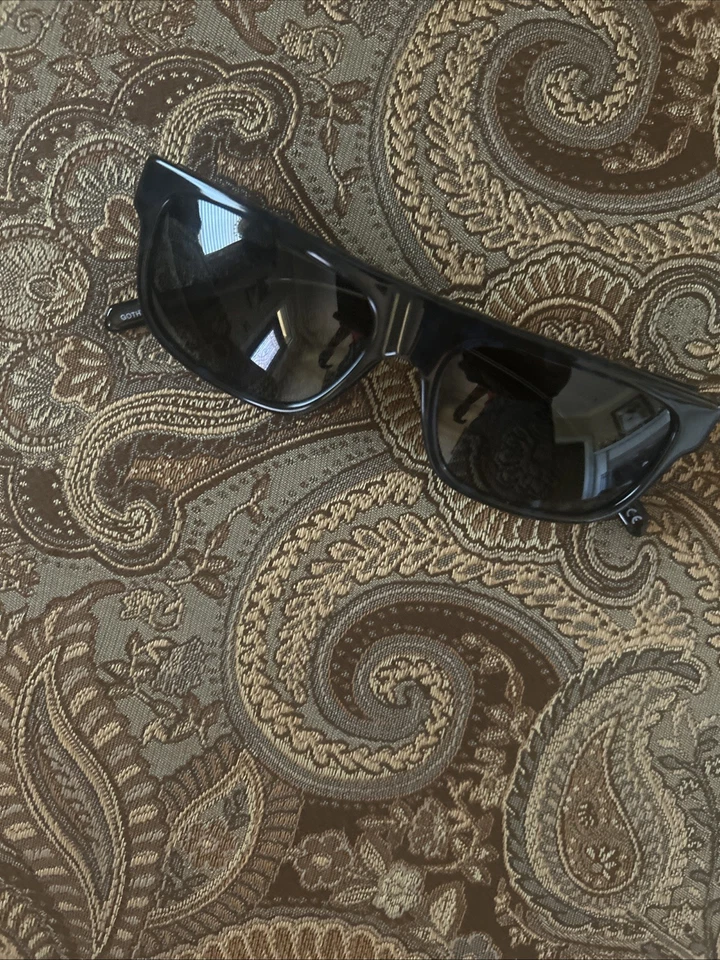 Gafas de sol rectangulares negras retro Arnette Foto 1 de 1